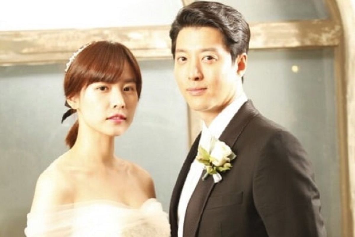 Lee Dong Gun (kanan) dan Jo Yoon Hee 