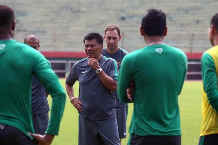 Pelatih sementara tim nasional Indonesia, Benny Dollo. 