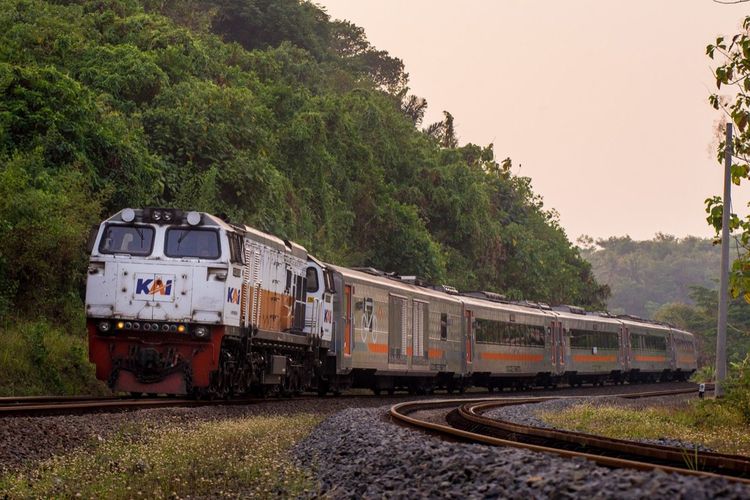 Ilustrasi kereta api. Jadwal terbaru KA Purwojaya.