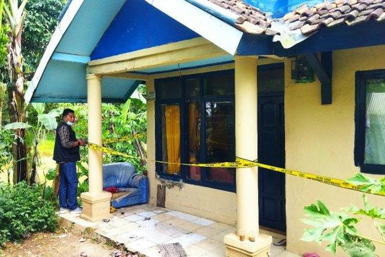 Lokasi pembunuhan suami oleh istrinya di warga Kampung Celak Kidul, RT 03/08, Desa Celak, Kecamatan Gunung Halu, Kabupaten Bandung Barat (KBB). 

