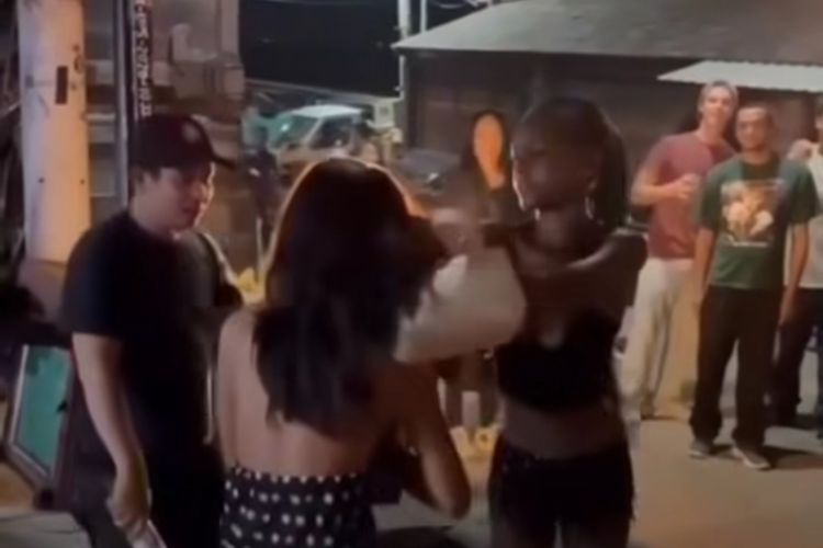 Video 2 Perempuan Baku Hantam di Bali Viral, Polisi Bantah Gara-gara Jagung Bakar