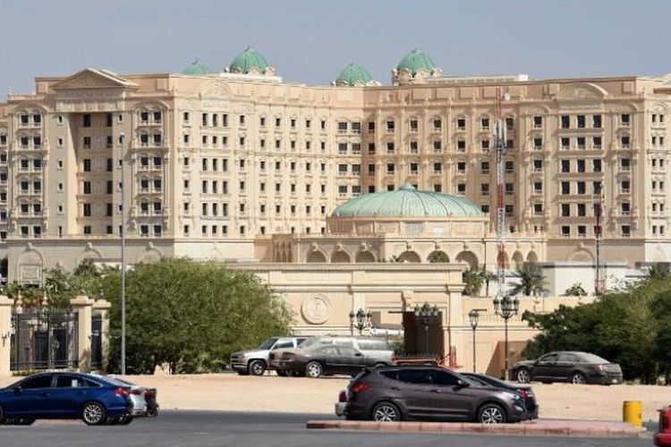 Hotel Ritz-Carlton di Riyadh yang menjadi tempat penahanan para tersangka kasus korupsi di Arab Saudi.