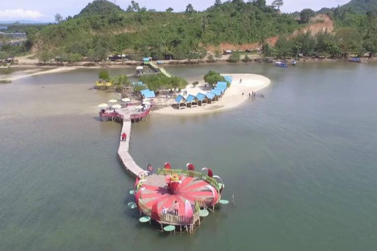 Pantai Dewi Mandapa, objek wisata alam di Kabupaten Pesawaran, Lampung