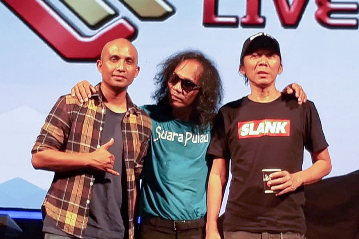 Ivan, Kaka dan Bimbim yang tergabung dalam grup band Slank saat diabadikan dalam jumpa pers di kawasan SCBD, Jakarta Selatan, Jumat (27/7/2018).