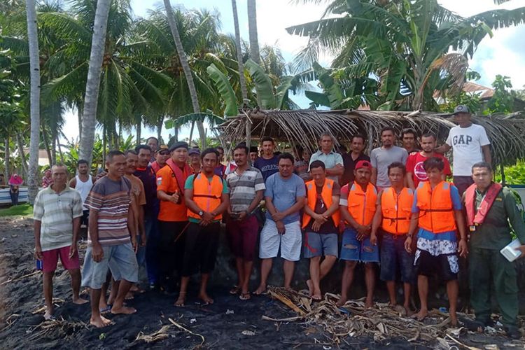 7 ABK dan penumpang KLM Intan Sari berhasil dievakuasi yang kemudian dibawa keTernate dengan Kapal KN Pandudewanata milik Basarnas, Rabu (29/05/2019)