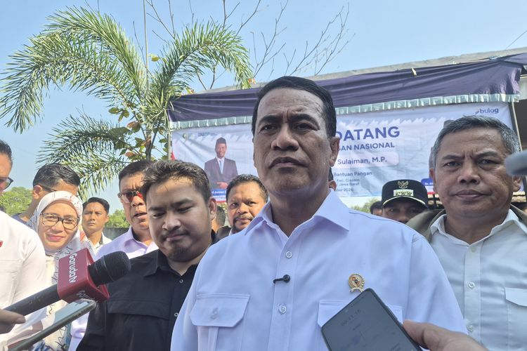 Bapanas Salurkan Bantuan Pangan 93 Ton Beras di Subang