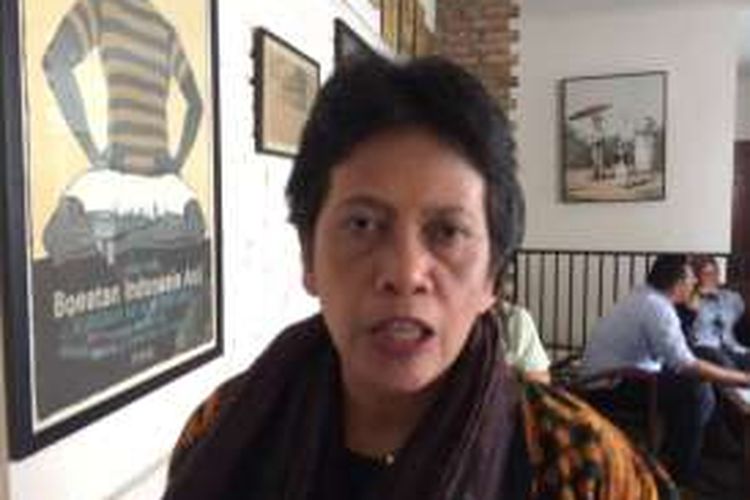 Sekretaris Jenderal Koalisi Perempuan Indonesia, Dian Kartikasari saat diskusi di bilangan Cikini, Jakarta, Selasa (15/11/2016).