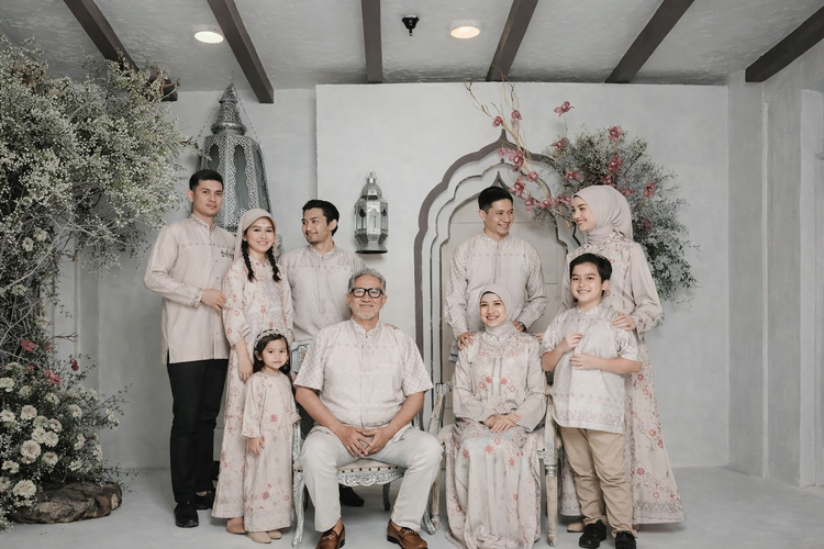  Sarimbit Motif Floral Elegan