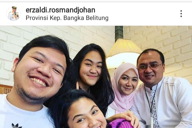 Gubernur Erzaldi Rosman bersama istri dan anak-anaknya.