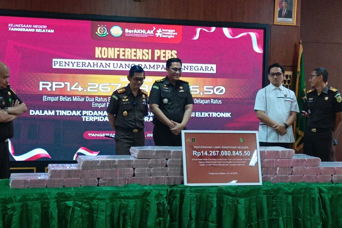 Kejari Tangsel Setor Uang Rampasan Rp 14,2 Miliar Kasus Pinjol ke Kas Negara