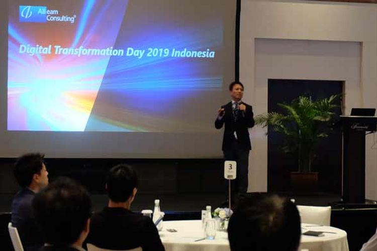 ABeam Indonesia Managing Director Takeya Mochizuki sedang memberikan sambutan dalam acara Digital Transformation Day 2019 Indonesia, Jumat (05/07/2019) di Fairmont, Jakarta. 