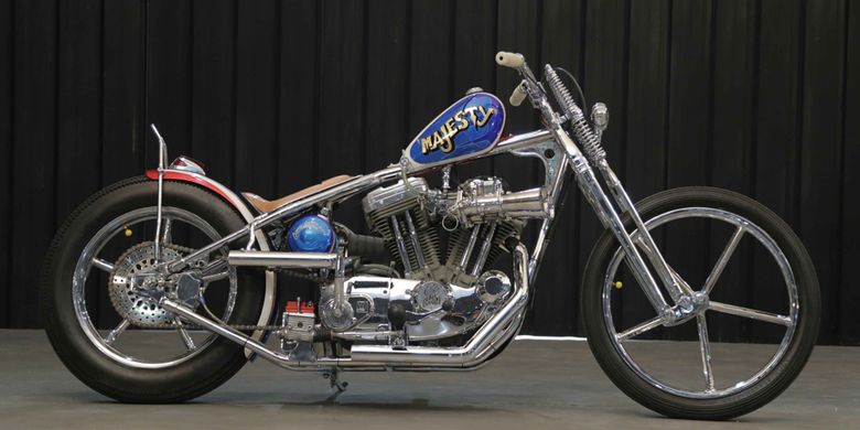 Chopper Dirty Majesty Queen Lekha, sabet gelar Free Kustom Cycles Mooneyes Spain Award di Yokohama