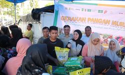 Masyarakat Padati Gerakan Pangan Murah di Pelalawan yang Diinisiasi Anggota DPD Sewitri 