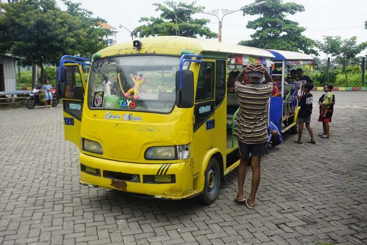 Pemkot Semarang larang mobil kereta kelinci beroperasi di jalan. Rabu (15/2/2023).