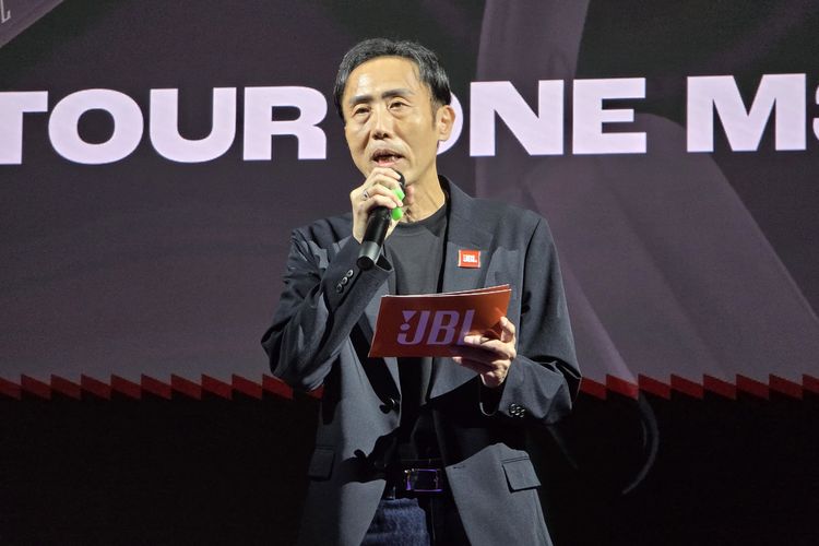 Kazuo Sawachi selaku Country Manager Harman Indonesia (induk JBL) di acara peluncuran JBL Tour One M3 Smart Tx di Jakarta Selatan, Rabu (16/7/2025).