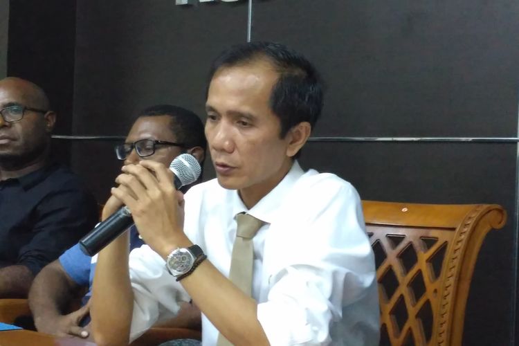Komisioner Komnas HAM Nur Kholis di kantor Komnas HAM, Jakarta, Jumat (3/2/2017).