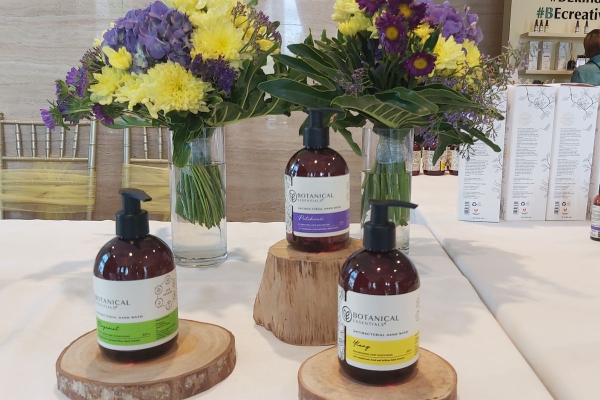 Produk perawatan kulit dari Botanical Essential dengan tiga aroma dari minyak essential.