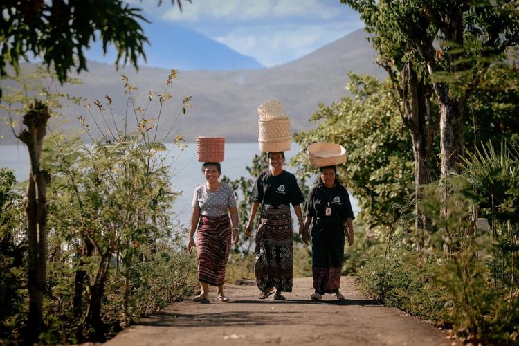 Kementerian Koperasi dan UKM (KemenKopUKM) mengapresiasi perjalanan 10 tahun Du Anyam yang telah berhasil memperkenalkan hasil karya para wirausaha perempuan, khususnya para mama di Larantuka, Flores Timur, Nusa Tenggara Timur (NTT) ke kancah global.