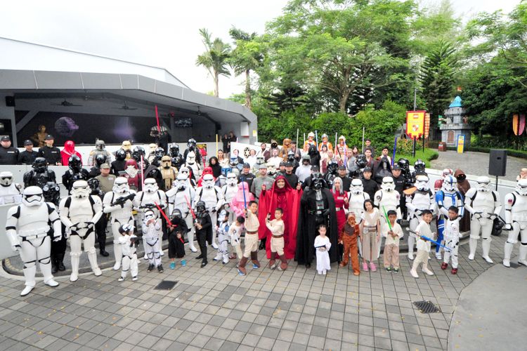 Kostum Star Wars di Legoland Malaysia Resor, merayakan Star Wars Day, Minggu (29/4/2018).