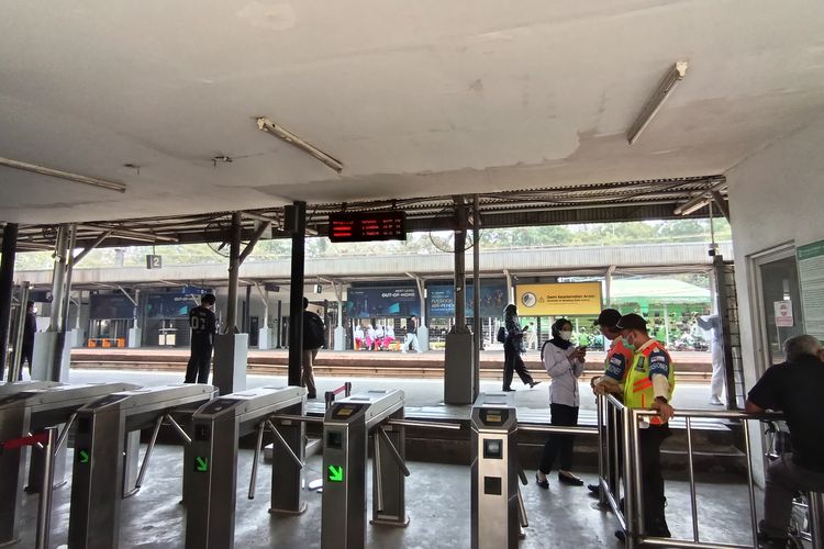 Ponsel Terbakar di KRL Stasiun Rawa Buntu, Ternyata Dipakai Jadi Hotspot dan Disimpan dalam Tas
