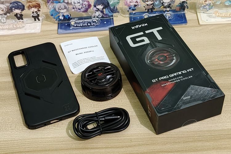 Di dalam boks aksesori, pengguna akan mendapatkan satu casing magnet (magcase) berwarna hitam, satu kipas pendingin magnetik (magnetic cooler) yang juga berwarna hitam, serta kabel data USB-C ke USB-C untuk menyalurkan daya kepada magnetic cooler.