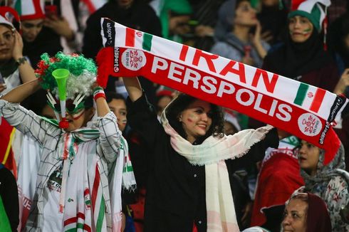 Kali Pertama sejak Revolusi 1979, Perempuan Iran Boleh Nonton Bola di Stadion