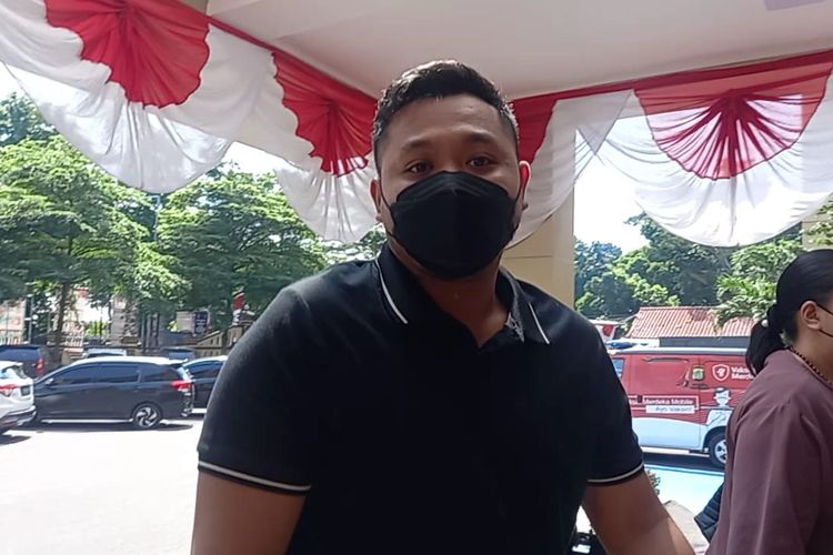 Developer Angel Token, Kevin Marchiano, mendatangi Polres Metro Jakarta Selatan untuk pemeriksaan atas laporan Angel Lelga.