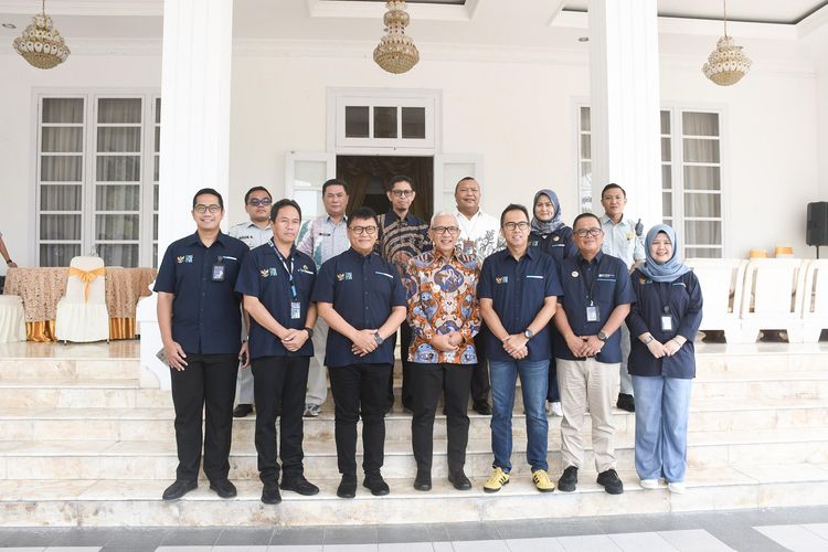 Jasa Raharja mengadakan audiensi bersama Pemerintah Provinsi (Pemprov) Gorontalo dan Badan Keuangan Provinsi Gorontalo untuk membahas program kerja bersama di Kantor Gubernur Provinsi Gorontalo pada Jumat (27/10/2024). 
