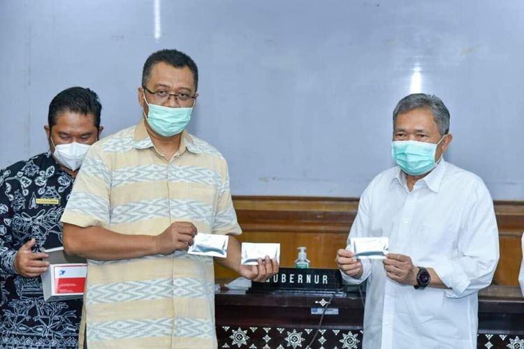 Universitas Mataram (Unram) bersama dengan Laboratorium Hepatika Bumi Gora di provinsi Nusa Tenggara Barat (NTB) berhasil menciptakan alat rapid test antigen yang diberi nama “Enram”.
