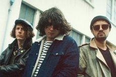 Lirik dan Chord Lagu Flakes - Mystery Jets