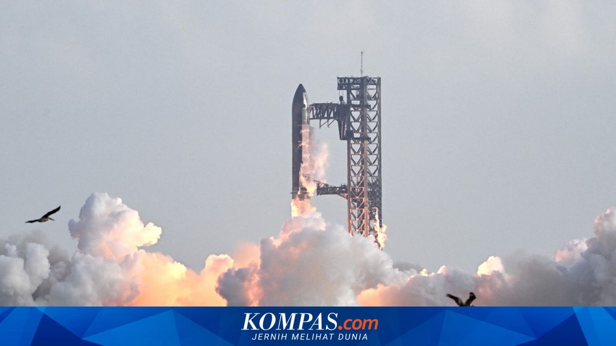 Roket SpaceX Meledak di Udara, Pesawat Sipil Nyaris Celaka