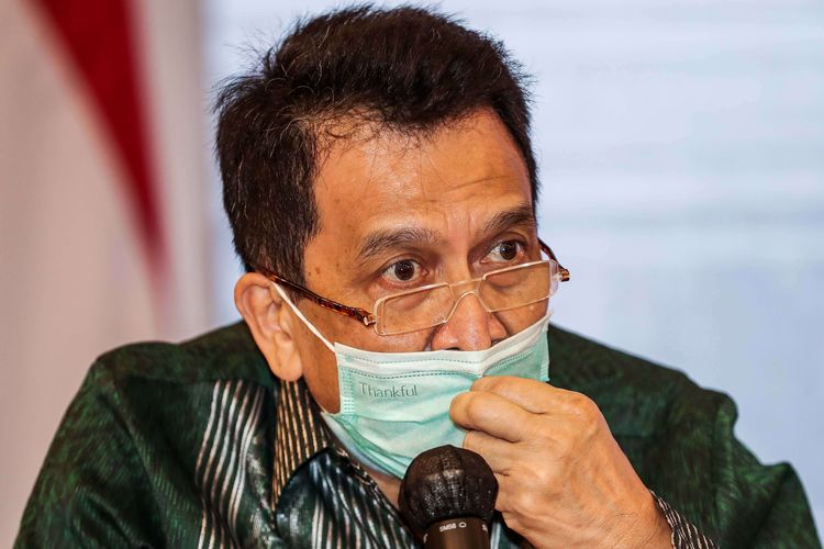 Ketua Komnas KIPI Prof. DR. Dr. Hinky Hindra Irawan Satari memberikan keterangan pers di Kantor BPOM, Jakarta Timur, Kamis (19/11/2020).  Vaksin covid-19 yang ditargetkan Desember tertunda dan bakal mundur pada Januari 2021. Di Indonesia sendiri, pengadaan vaksin covid-19 akan didatangkan dari CanSino Biologics Inc, Sinovac Biotech Ltd, dan Sinopharm (G42), tiga perusahaan China. Tiga vaksin Covid-19 tersebut direncanakan akan tiba pada akhir tahun ini.