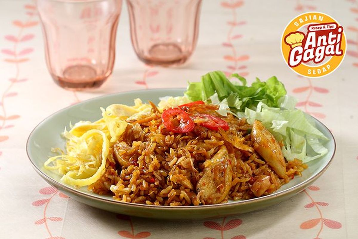 Ilustrasi nasi goreng otak-otak.