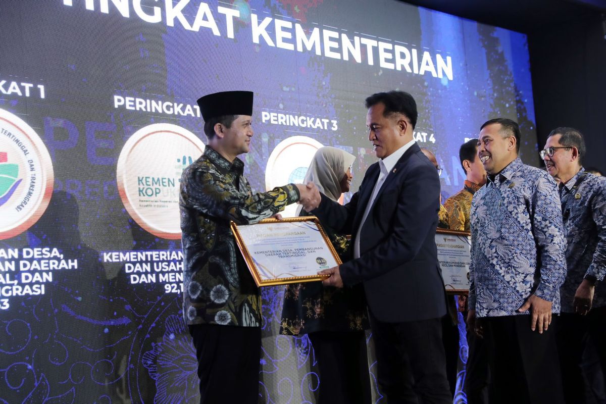 Kementrans dan Kemendes PDT Raih Peringkat Terbaik I dalam Penilaian Kepatuhan Pelayanan Publik 2024