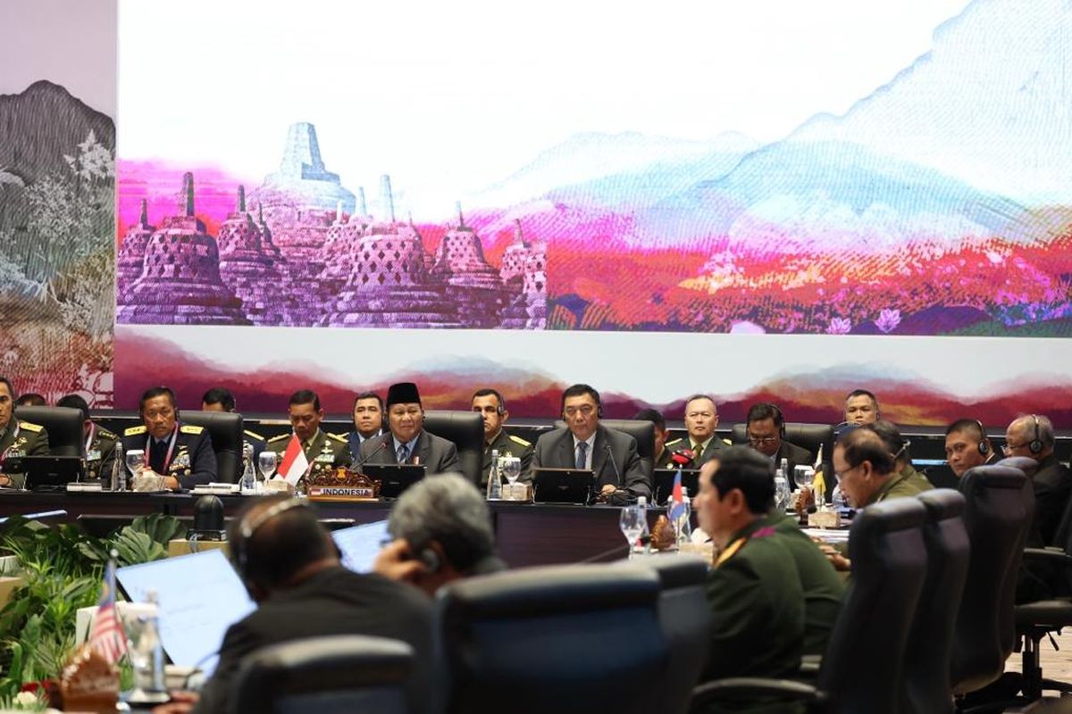 Menhan RI Prabowo Subianto memimpin The 17th ASEAN Defence Ministers Meeting.