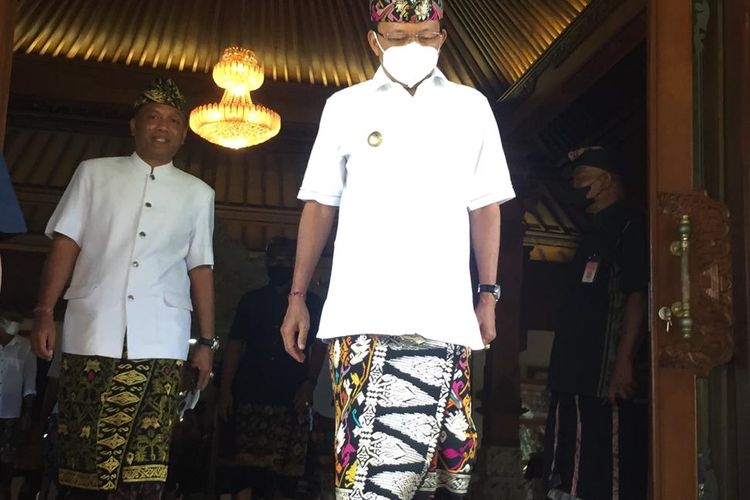 Gubernur Bali Wayan Koster usai menghadiri rapat Paripurna DPRD Bali, Kamis (31/3/2022). Kompas.com/ Yohanes Valdi Seriang Ginta