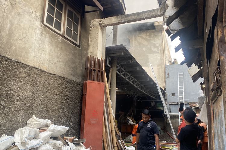 Kebakaran Toko Material di Setiabudi Jaksel Diduga akibat Korsleting