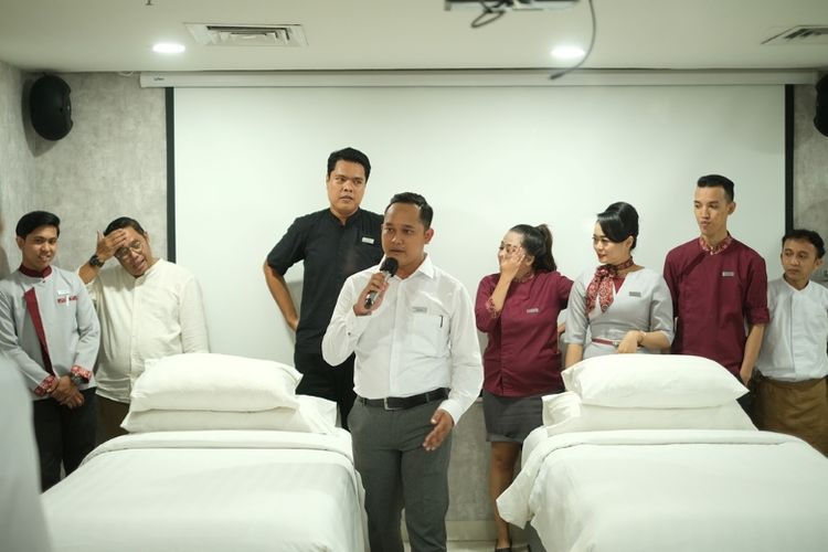 Bed Making Competition menjadi perlombaan yang ditunggu pada kegiatan Housekeeping Week 2024 di The Alana Sentul dan NEO+ Green Savana Sentul.