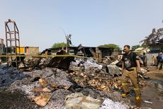 Kebakaran Lapak di Cakung, Satu Korban Pingsan Tersengat Listrik