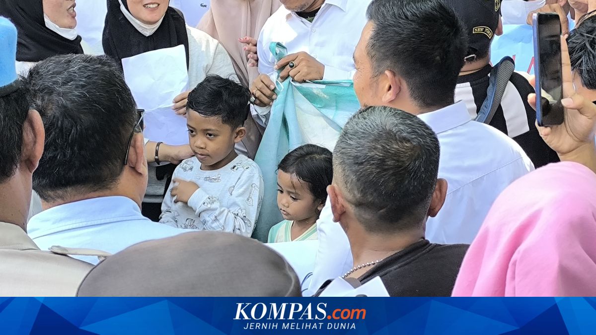 Siswa SD Ikut Demo Dukung Program MBG di Sampang: Jangan Dihentikan Pak Presiden