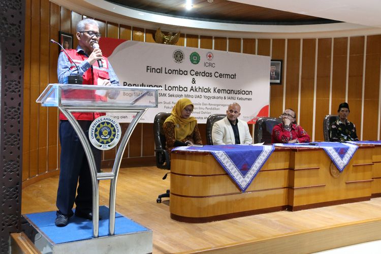 Komite Internasional Palang Merah (ICRC) bekerja sama Program Studi PPKn FKIP Universitas Ahmad Dahlan (UAD) Yogyakarta dan Institut Agama Islam Nadhatul Ulama (IAINU) Kebumen untuk kali pertama menyelenggarakan Kompetisi Akhlak Kemanusiaan tanggal 28 April ? 2 Mei 2019 di Yogyakarta dan Kebumen, Jawa Tengah.