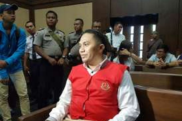 Mantan Anggota DPR RI, Fanny Safriansyah alias Ivan Haz, menjalani persidangan kasus kekerasan terhadap asisten rumah tangganya, T di Pengadilan Negeri Jakarta Pusat, Rabu (8/6/2016).