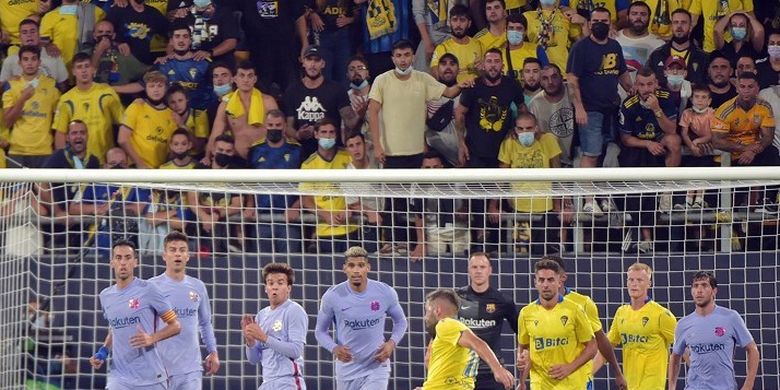 Laga Cadiz vs Barcelona pada pekan keenam Liga Spanyol 2021-2022 di Stadion Nuevo Mirandilla, Jumat (24/9/2021) dini hari WIB.