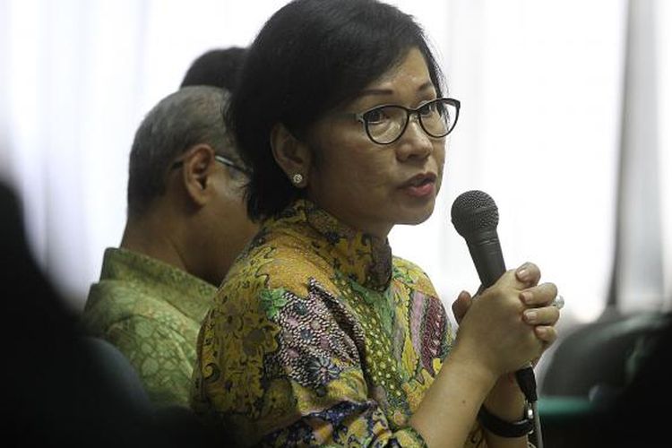 Direktur Utama Pertamina Karen Agustiawan (kanan) bersaksi dalam sidang mantan Kepala Satuan Kerja Sementara Pelaksana Kegiatan Hulu Minyak dan Gas Bumi (SKK Migas) Rudi Rubiandini di Pengadilan Tindak Pidana Korupsi di Jakarta, Selasa (4/3/2014). Rudi didakwa dalam kasus dugaan suap pengurusan proyek migas dari Kernel Oil. (TRIBUNNEWS/DANY PERMANA)