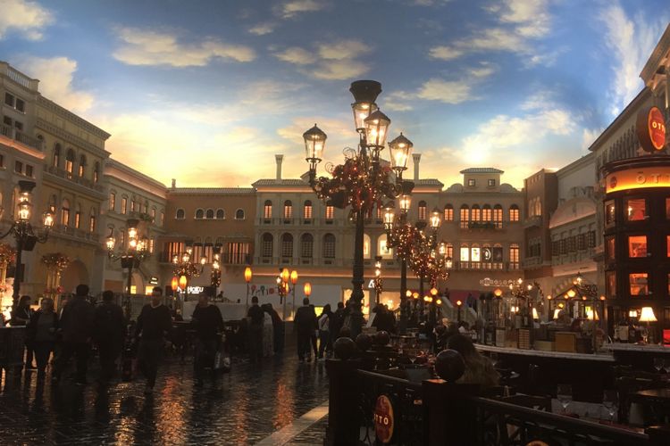 Salah satu area di Grand Canal Shoppes di The Venetian Las Vegas, Nevada, Amerika Serikat, dengan lukisan langit di atap. Gambar diambil pada Senin (27/11/2017) waktu setempat atau Selasa (28/11/2017) WIB