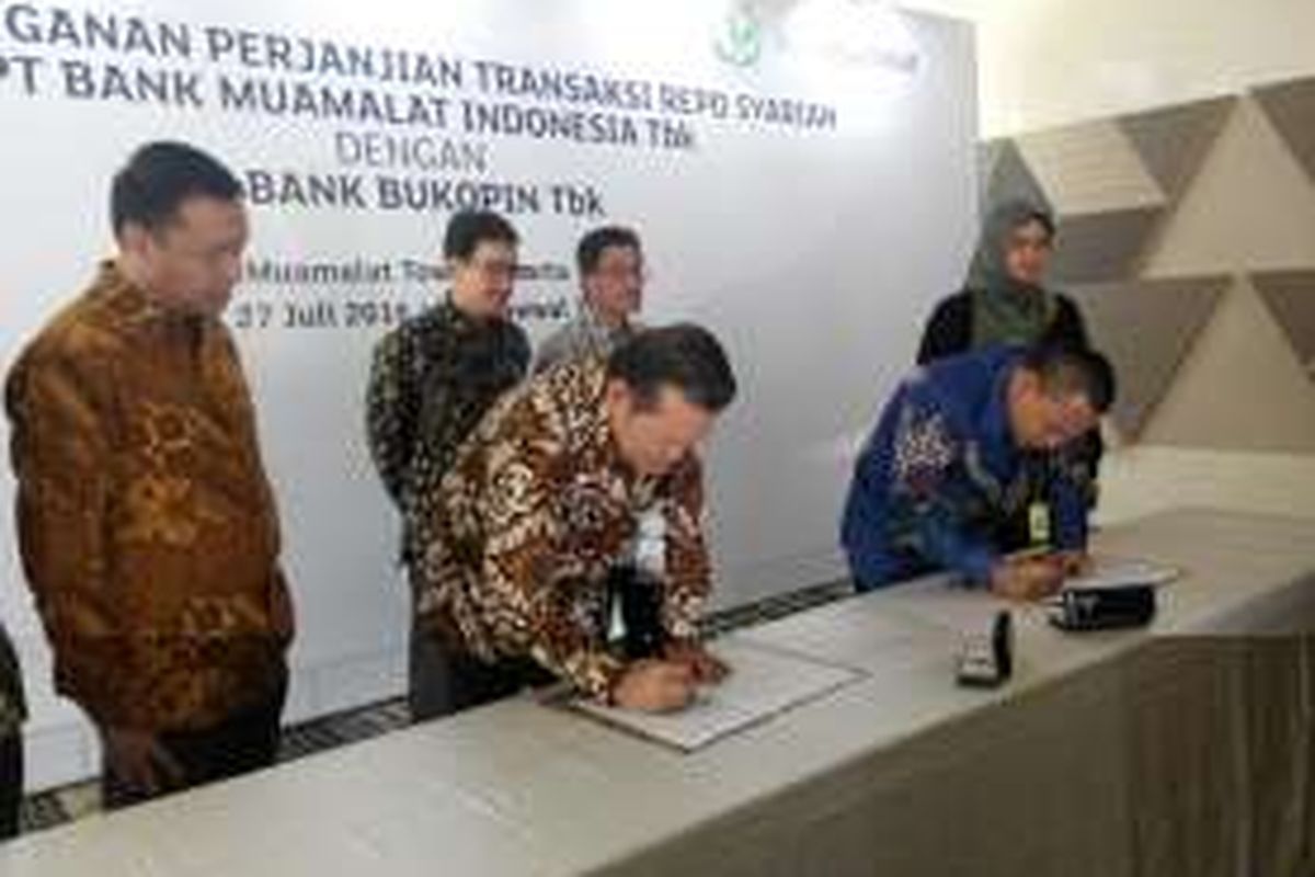 Penandatanganan perjanjian transaksi repo syariah PT Bank Muamalat Indonesia Tbk dengan PT Bank Bukopin Tbk, Rabu (27/7/2016).