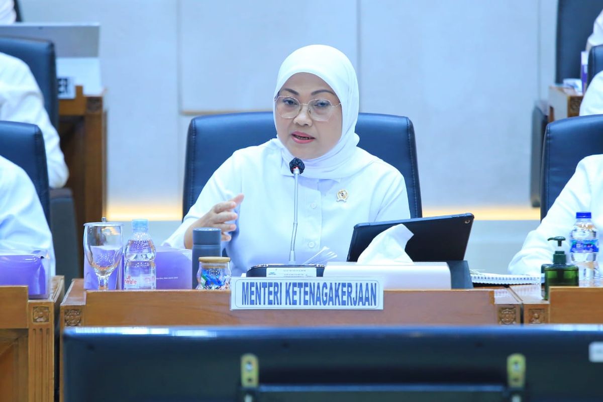 Menaker Ida Fauziyah saat raker bersama Komisi IX DPR, Selasa (14/11/2023).