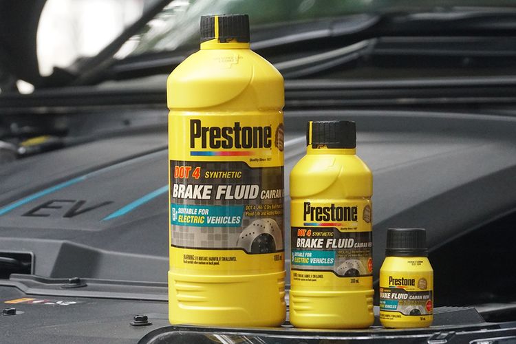 Minyak rem Prestone DOT 4 kompatible untuk mobil listrik