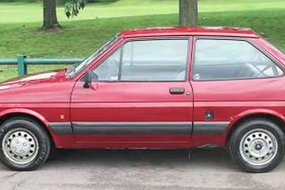 Ford Fiesta 1988 dengan kondisi normal