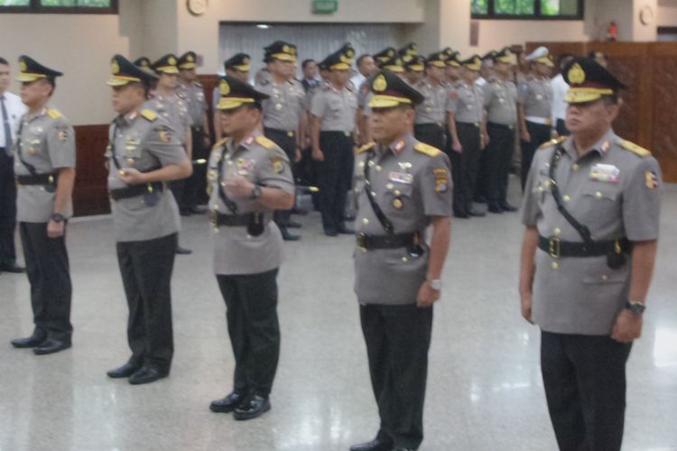 Kapolri Jenderal Pol Tito Karnavian melantik sejumlah Kapolda di Rupatama Mabes Polri, Jakarta, Kamis (15/3/2018).